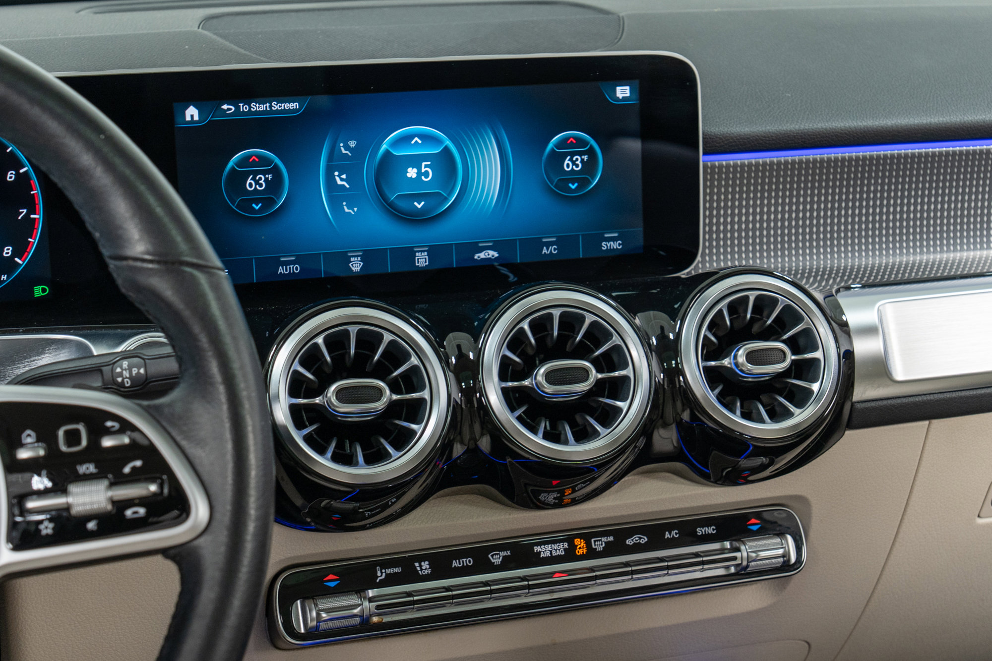 Certified 2021 Mercedes-Benz GLB 250 4MATIC w/ Premium Package image 19