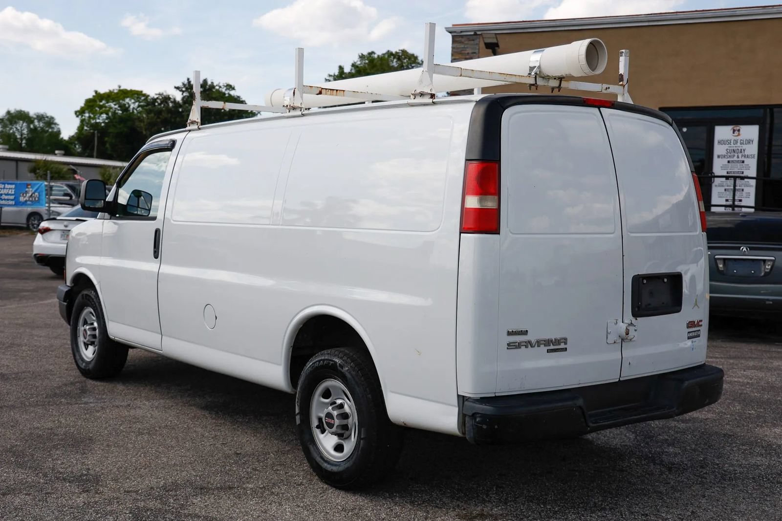 Used 2011 GMC Savana 2500 RWD image 3
