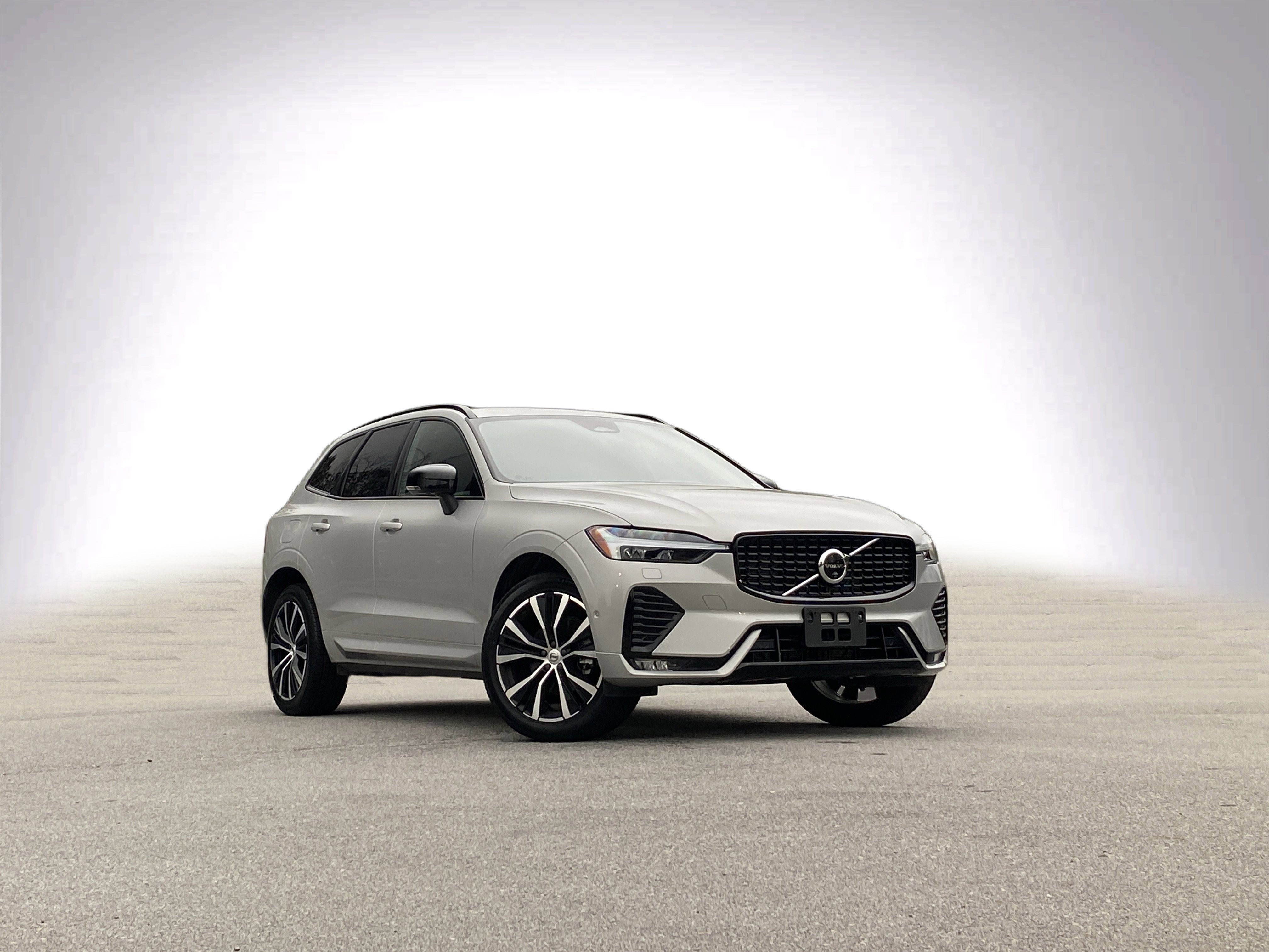 Used 2025 Volvo XC60 B5 Plus image 2