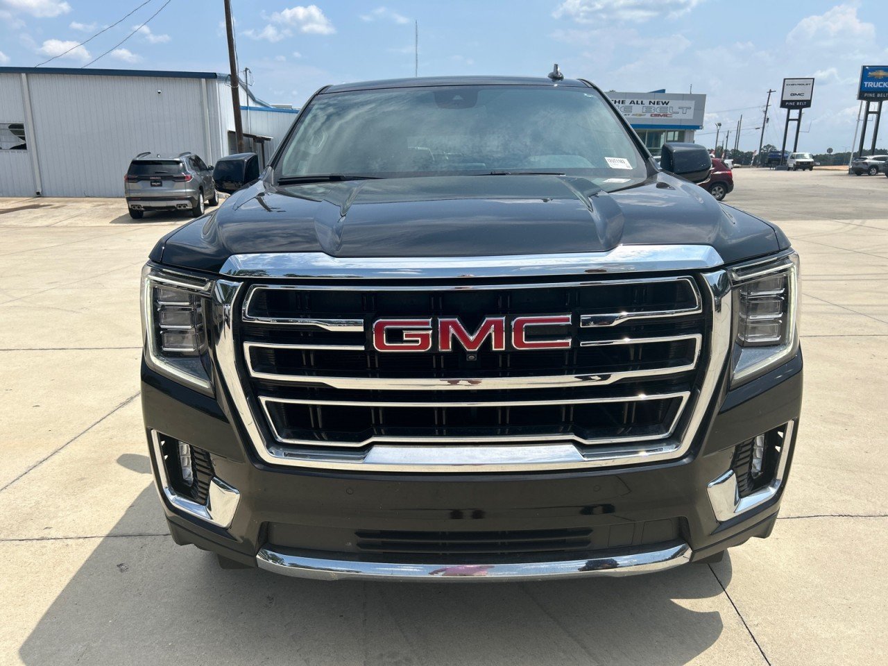 Used 2024 GMC Yukon SLT w/ SLT Luxury Package RWD image 5