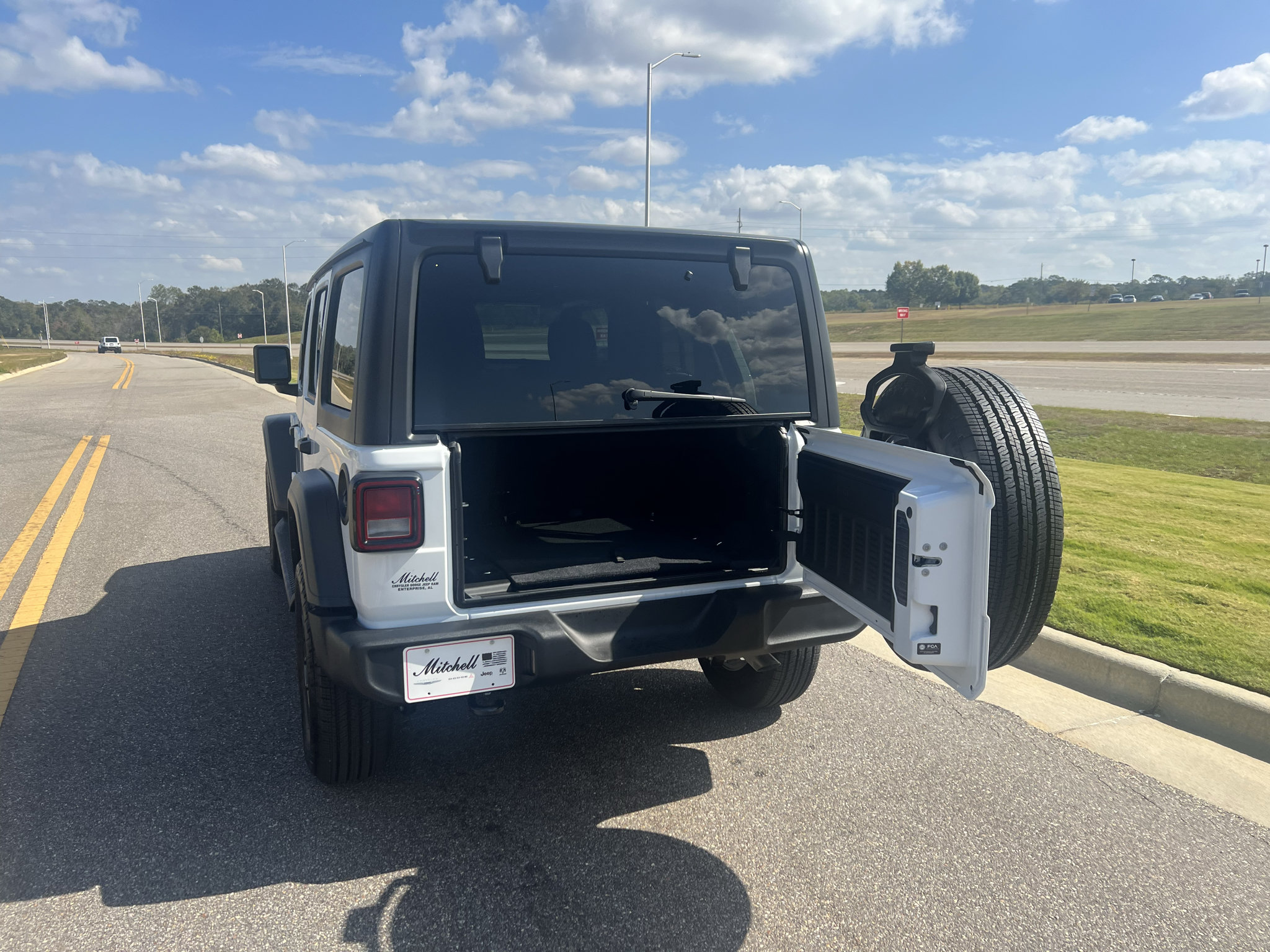 Used 2025 Jeep Wrangler Unlimited Sport AWD/4WD image 9
