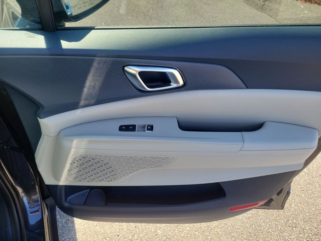 New 2026 Kia Carnival EX FWD image 10