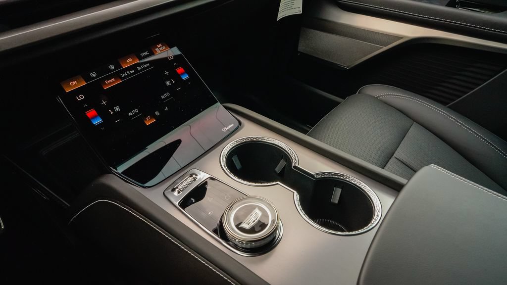 New 2027 Cadillac Vistiq Luxury w/ LPO, Floor Liner Package AWD/4WD image 17