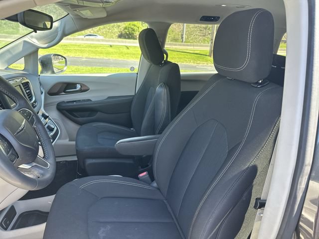 Used 2023 Chrysler Voyager LX FWD image 15