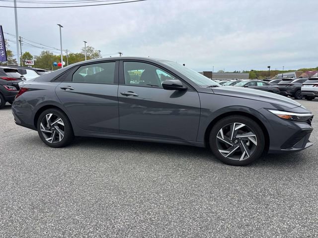 Certified 2025 Hyundai Elantra Sport FWD image 2