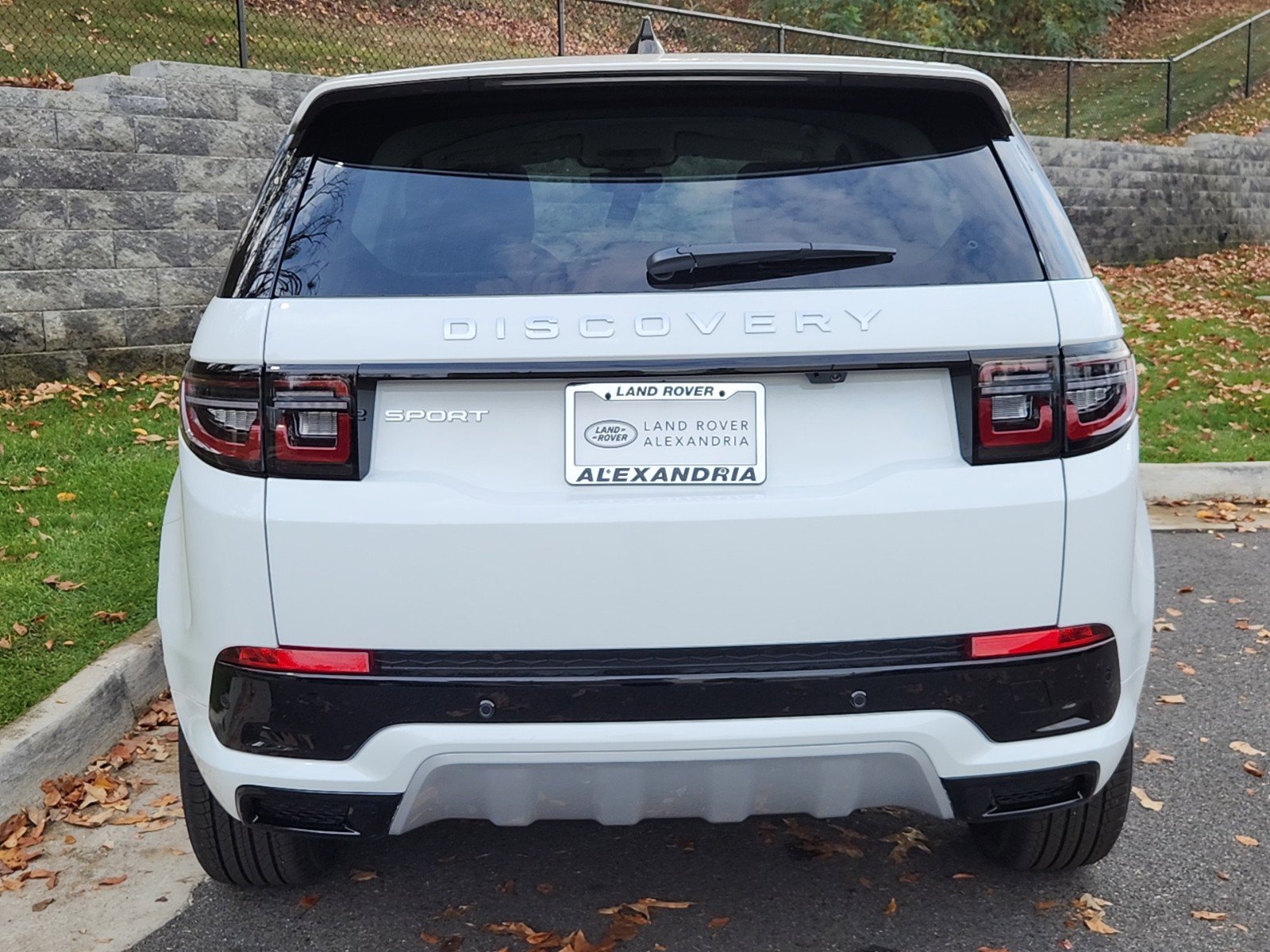 Used 2025 Land Rover Discovery Sport S image 7