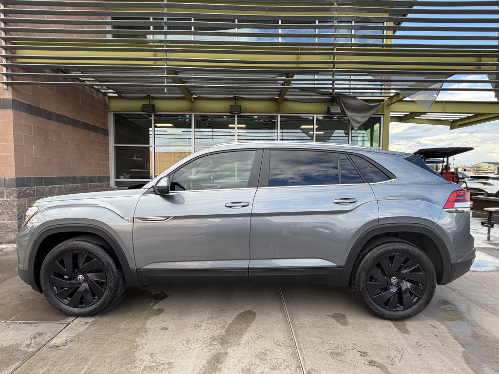 Used 2024 Volkswagen Atlas Cross Sport SE w/ Panoramic Sunroof Package image 7