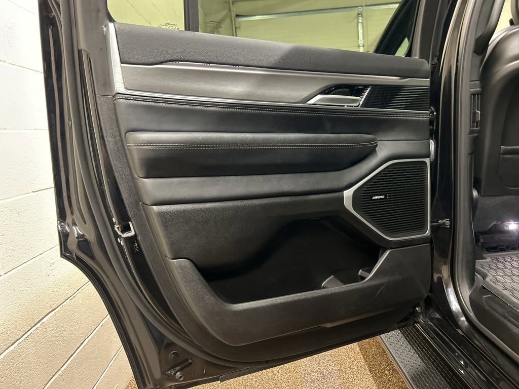 Used 2024 Jeep Wagoneer Series II AWD/4WD image 13