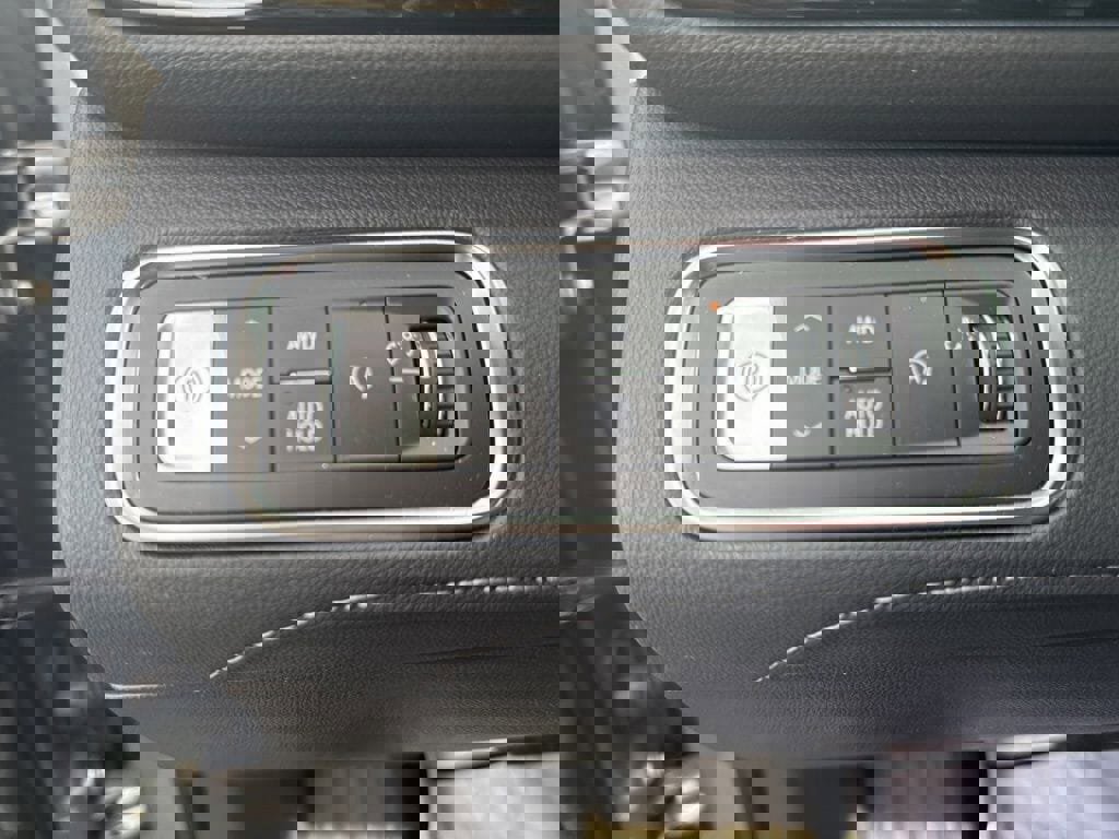 Used 2025 Buick Enclave Preferred image 22