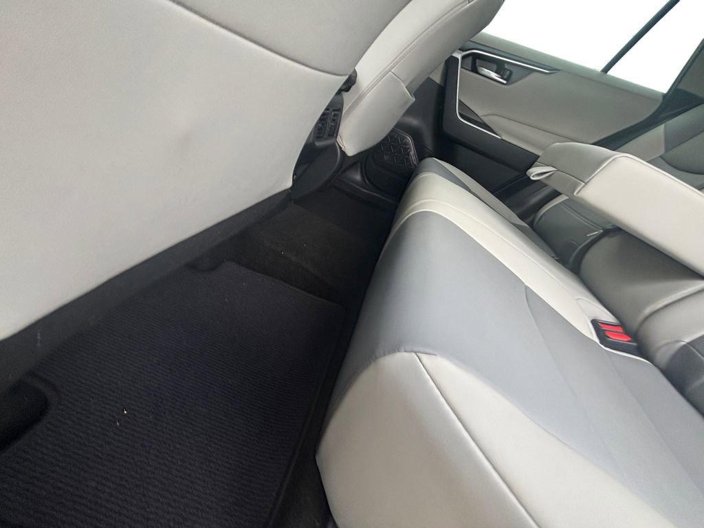 Used 2020 Toyota RAV4 XLE Premium image 27