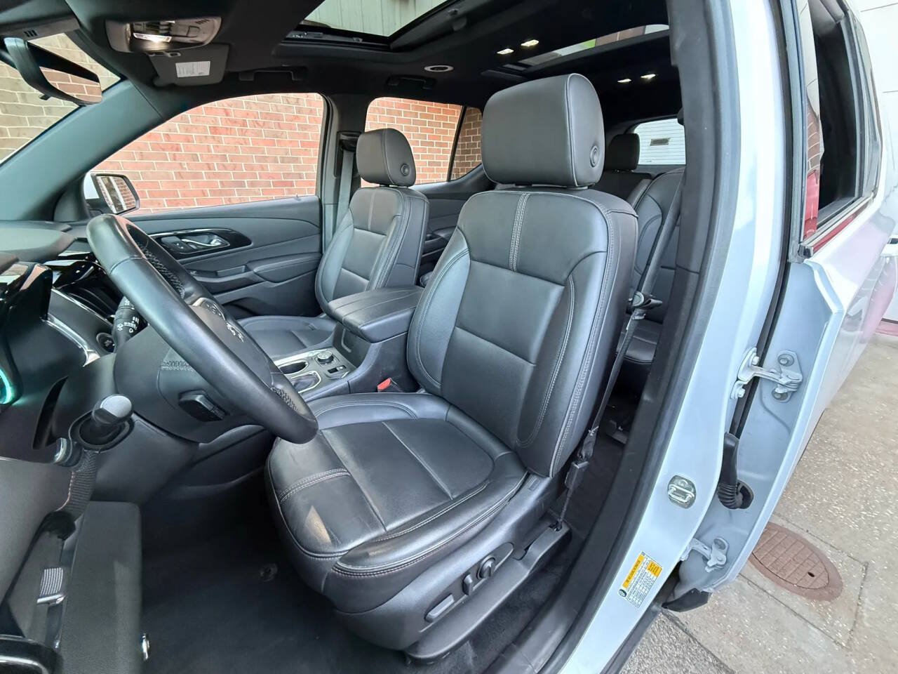 Used 2023 Chevrolet Traverse RS AWD/4WD image 22