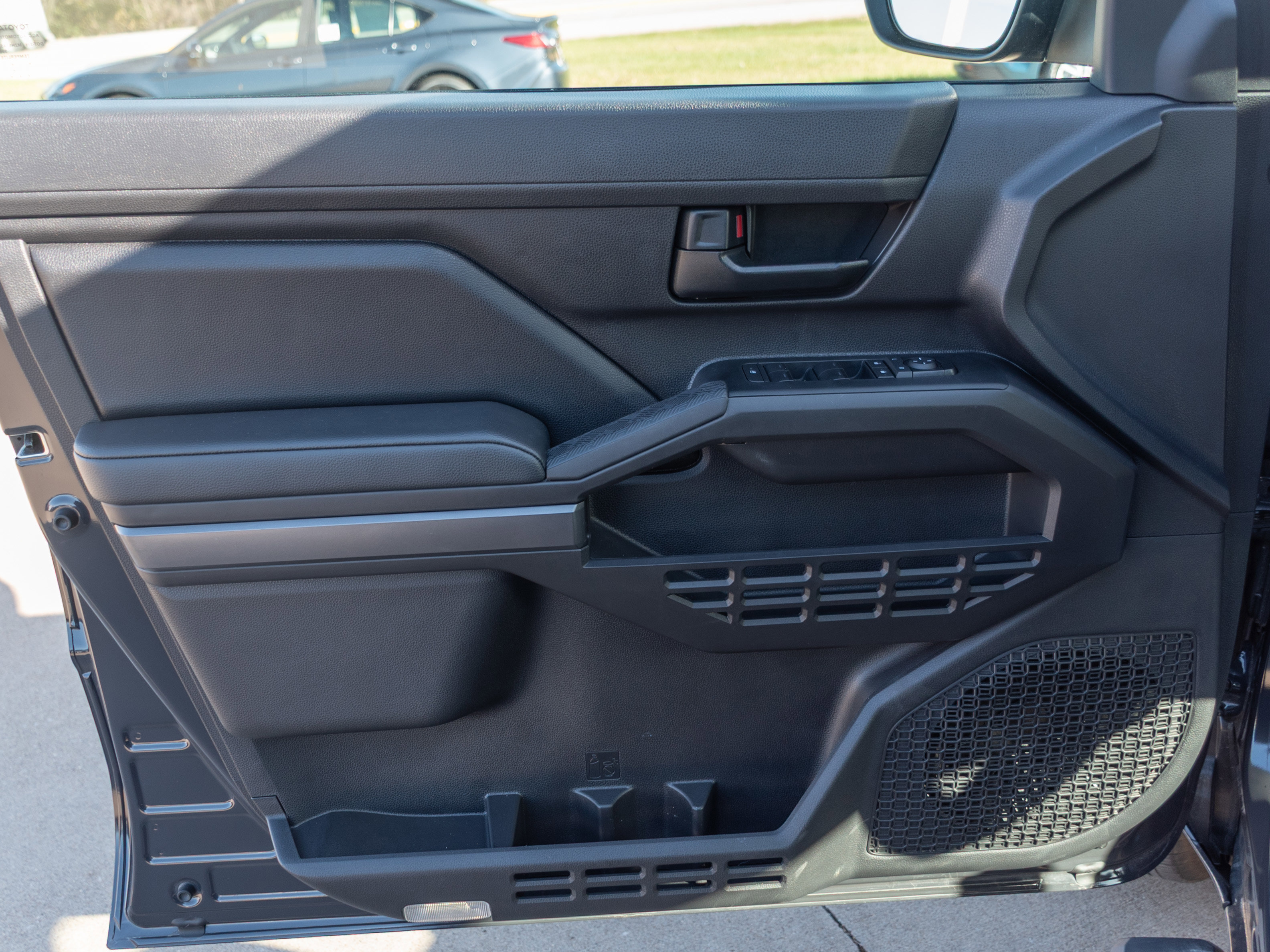 Certified 2025 Toyota Tacoma SR5 image 9