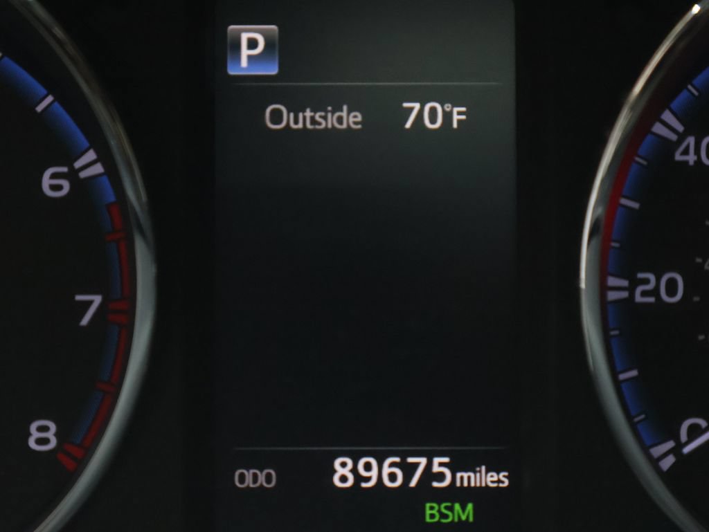 Used 2018 Toyota RAV4 Platinum FWD image 22
