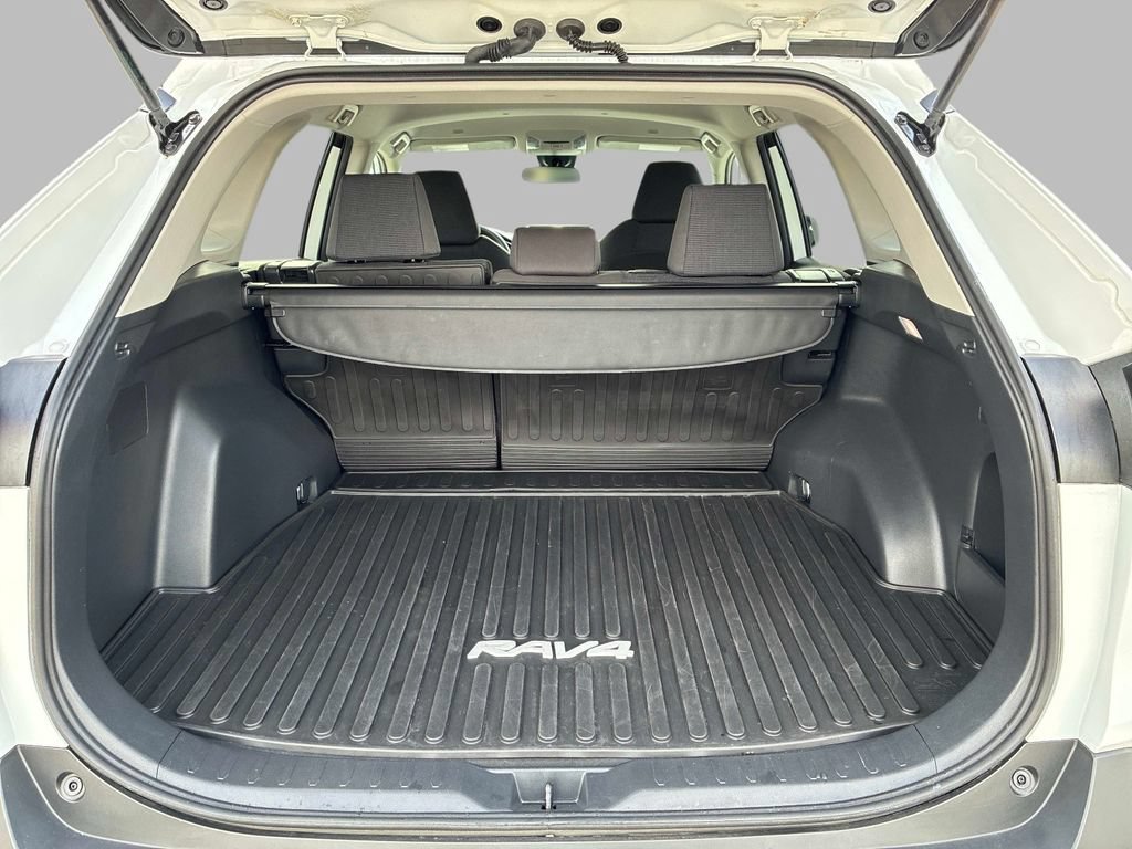 Used 2024 Toyota RAV4 LE AWD/4WD image 13