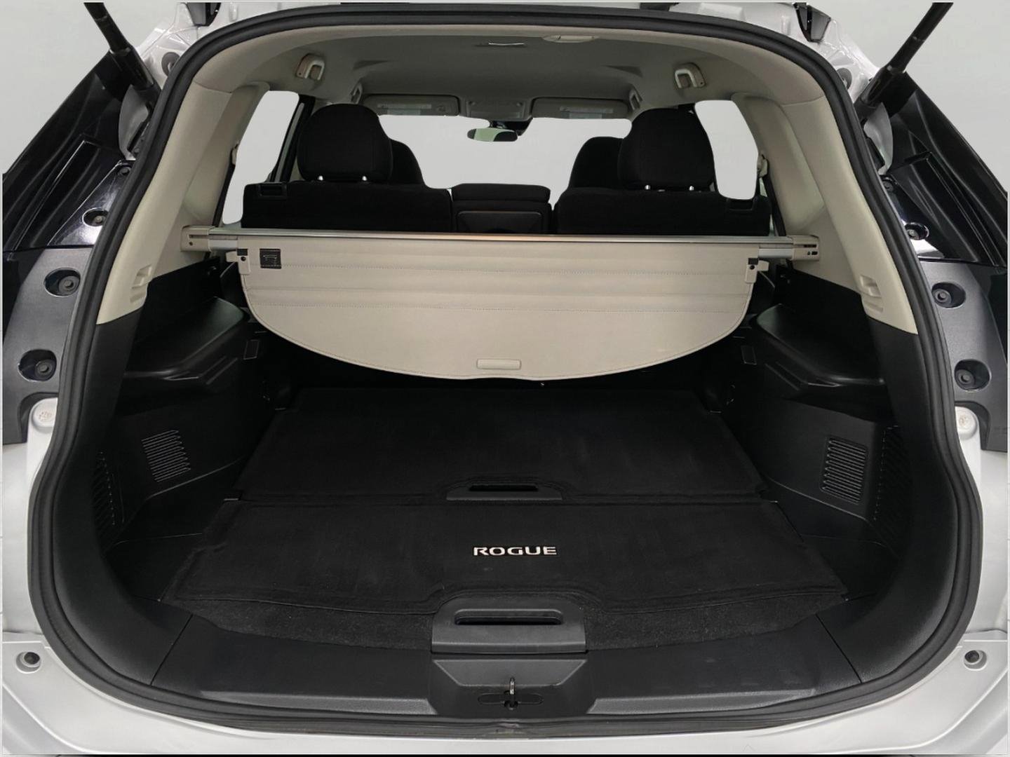 Used 2019 Nissan Rogue SV w/ Premium Package AWD/4WD image 6