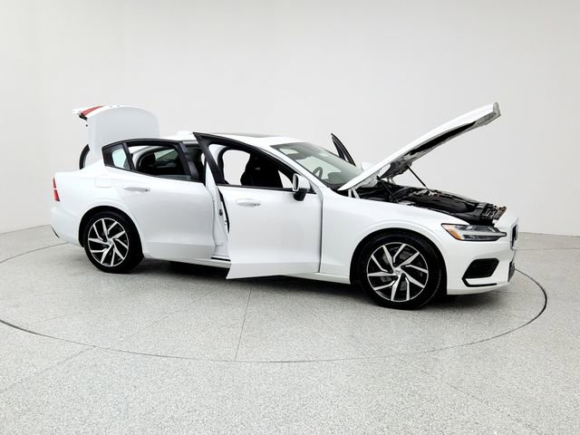 Used 2019 Volvo S60 T6 Momentum w/ Multimedia Package image 10