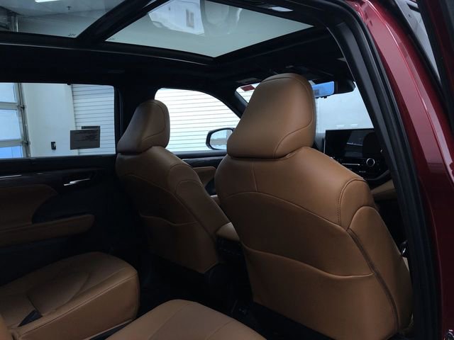 New 2026 Toyota Highlander Platinum image 22