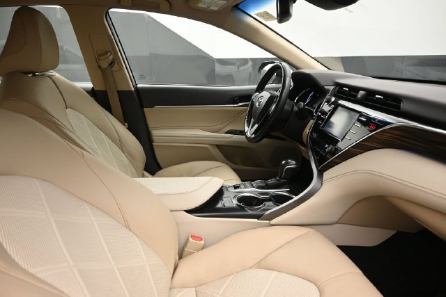 Used 2018 Toyota Camry XLE FWD image 10