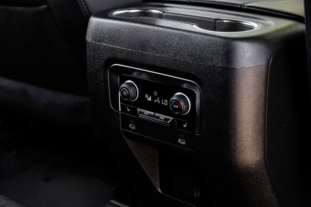 Used 2024 Chevrolet Suburban Premier image 39