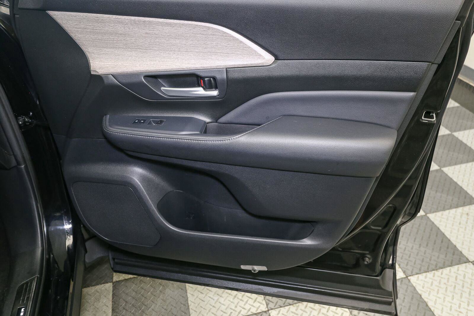 Certified 2024 Toyota Grand Highlander AWD image 23