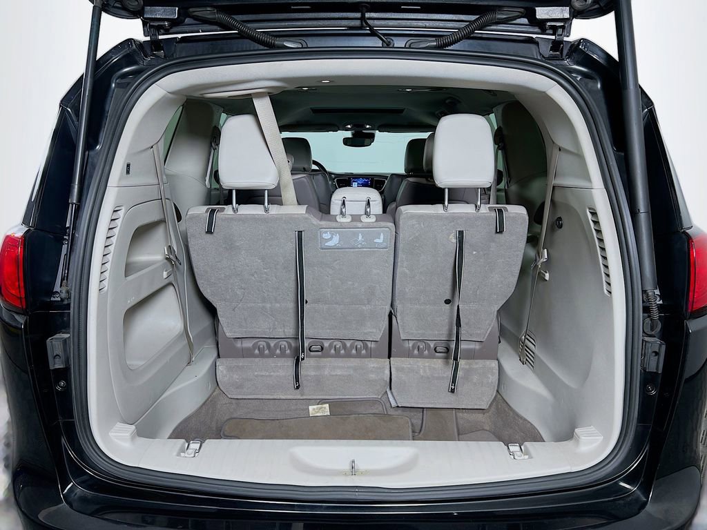 Used 2019 Chrysler Pacifica Touring-L w/ Advanced Safetytec Group FWD image 26