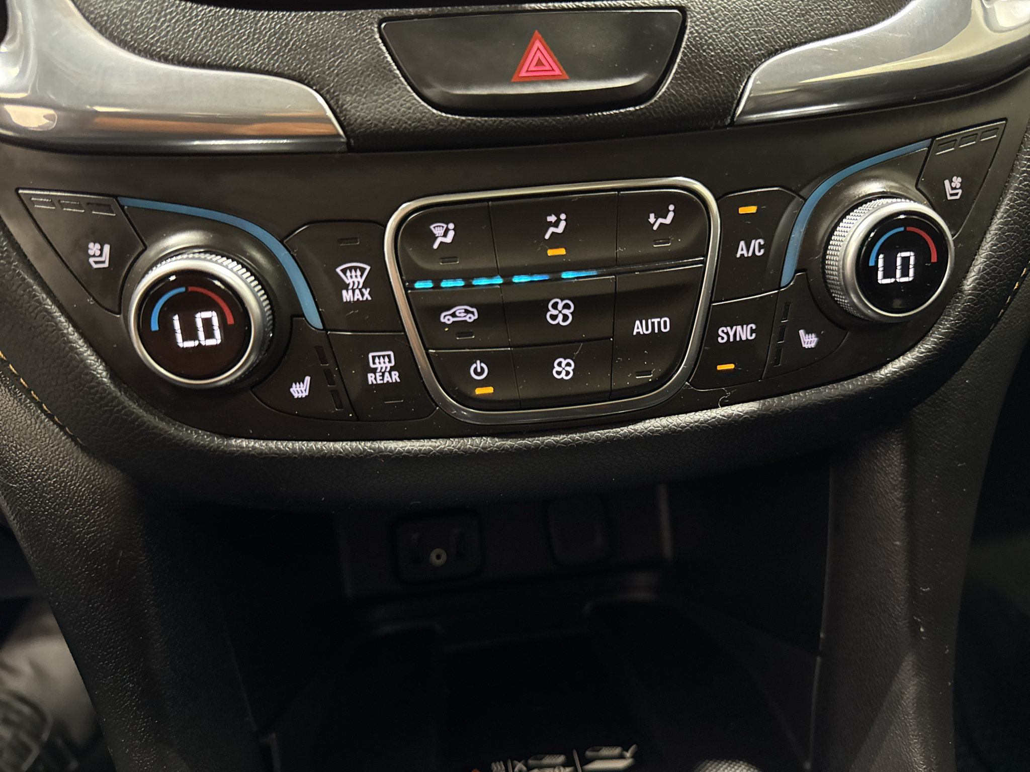 Certified 2018 Chevrolet Equinox Premier AWD/4WD image 35