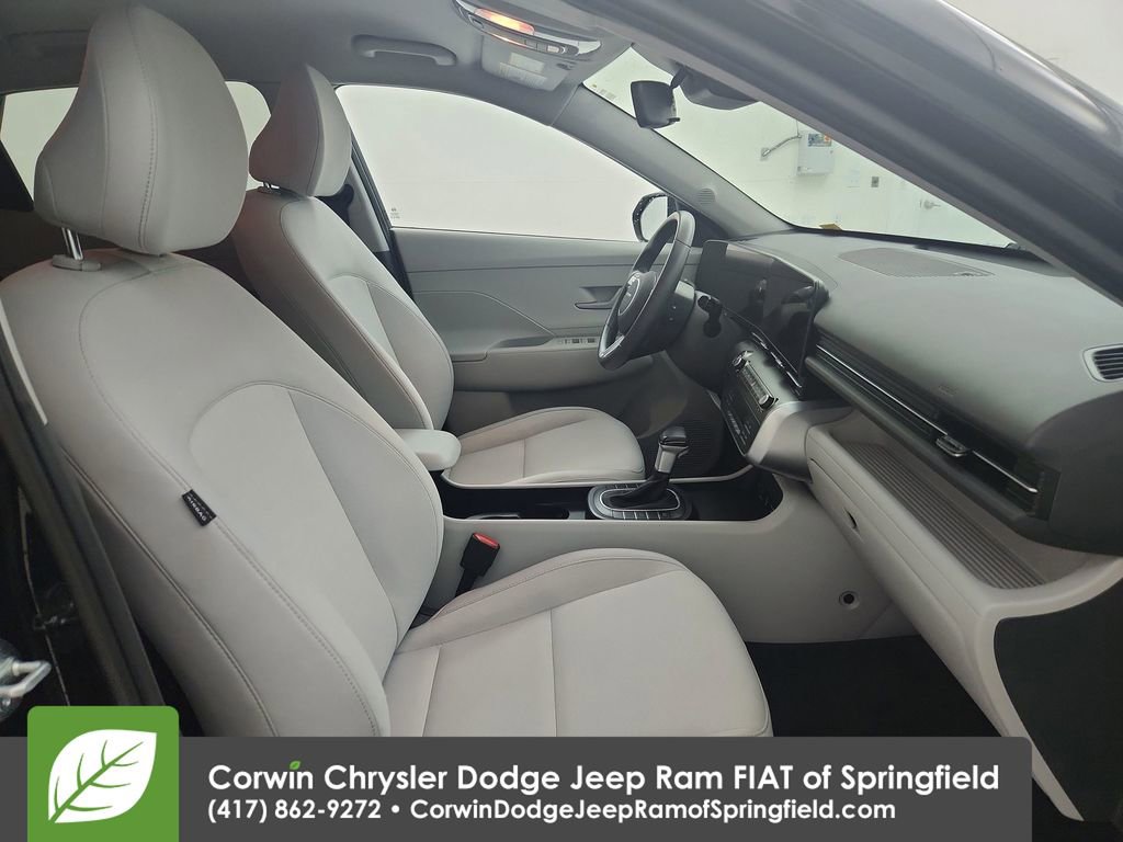 Used 2025 Hyundai Kona SEL image 30