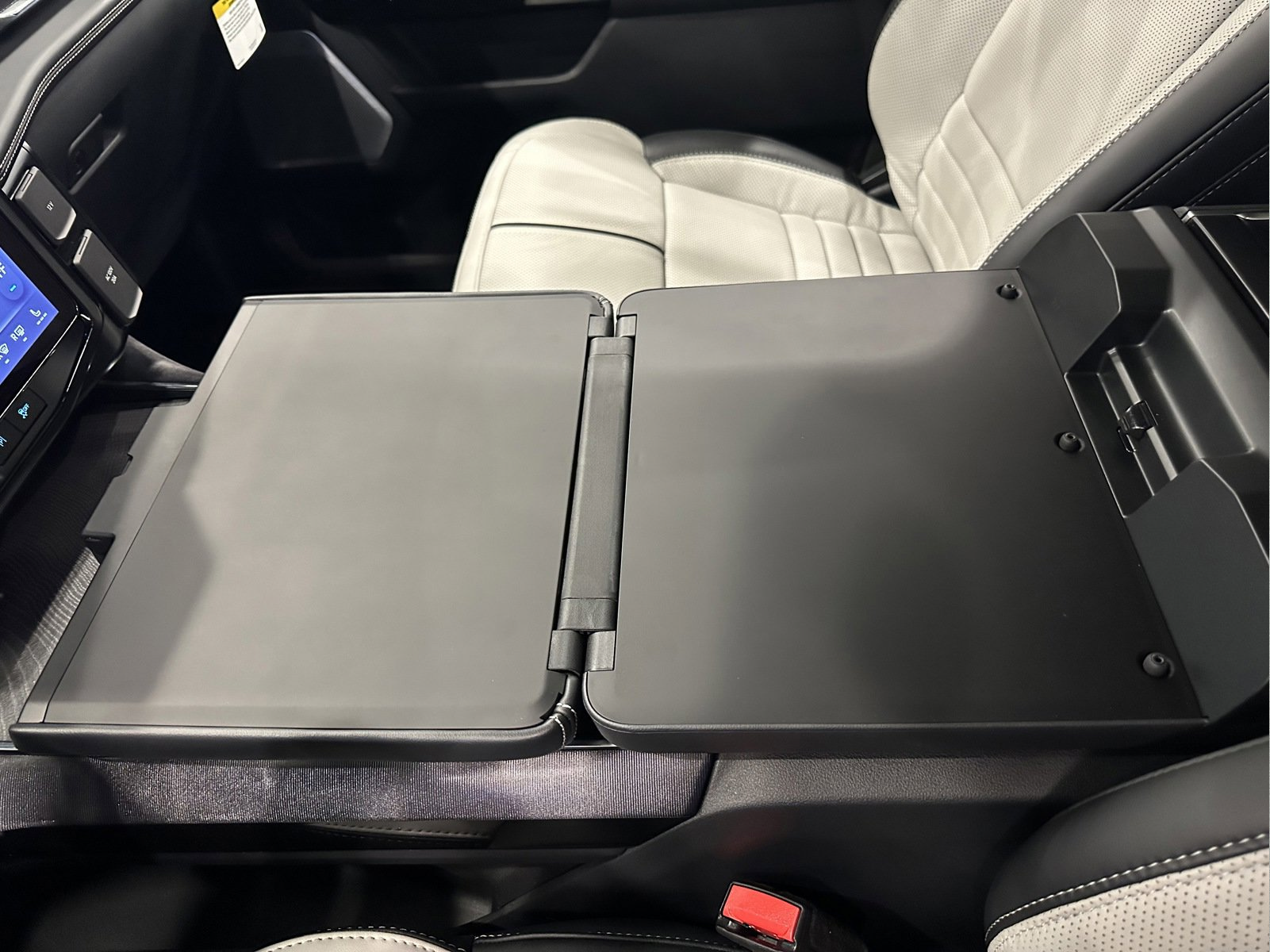 New 2023 Ford F150 Lightning Platinum AWD/4WD image 28