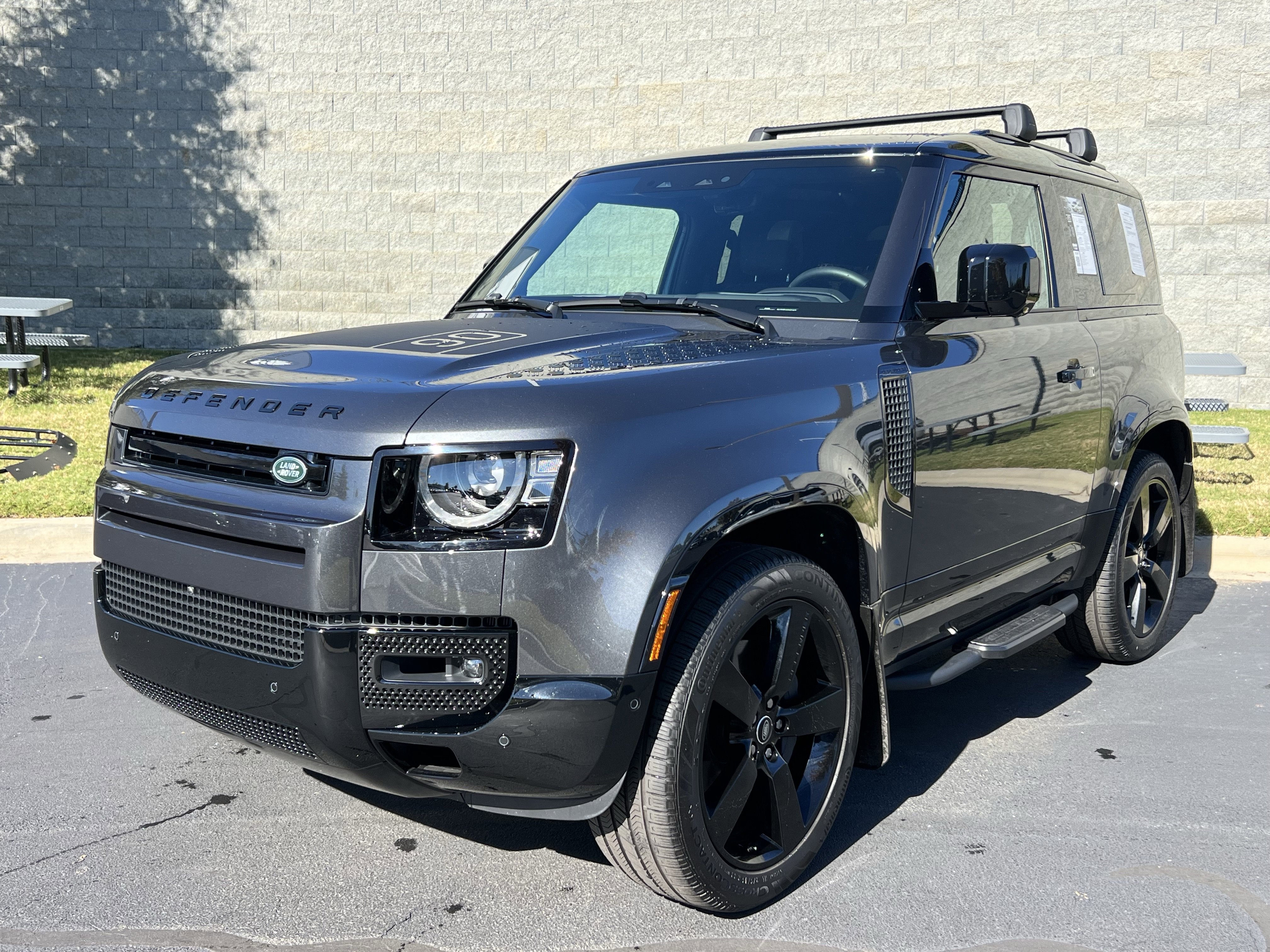 Used 2025 Land Rover Defender 90 X-Dynamic SE image 2