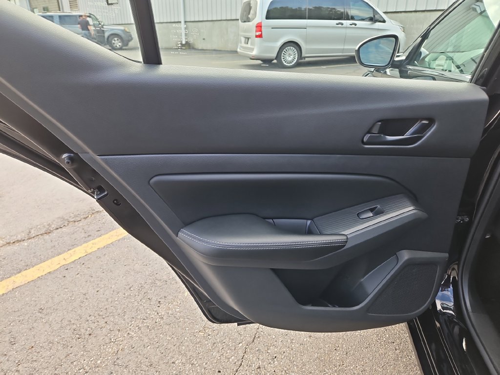 Used 2025 Nissan Altima 2.5 SV FWD image 17
