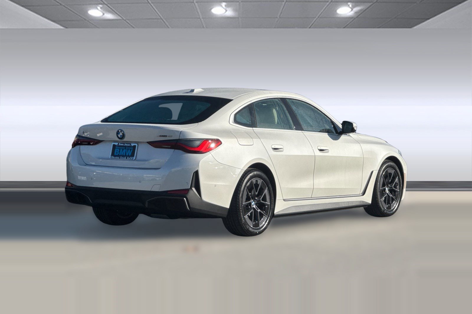 Used 2025 BMW i4 xDrive40i image 9