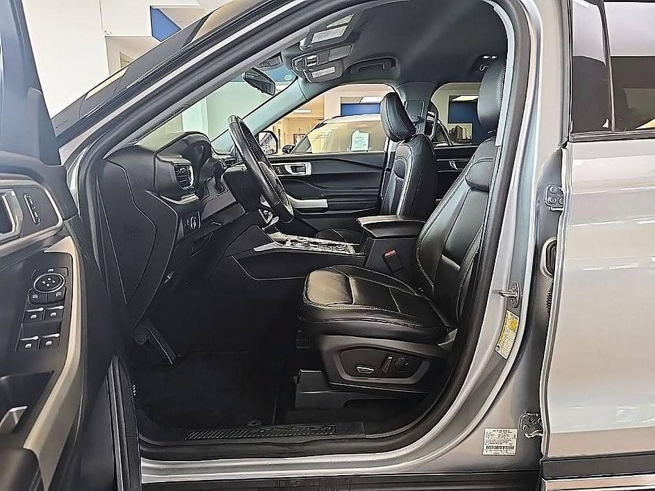 Used 2023 Ford Explorer XLT w/ Equipment Group 202A AWD/4WD image 13