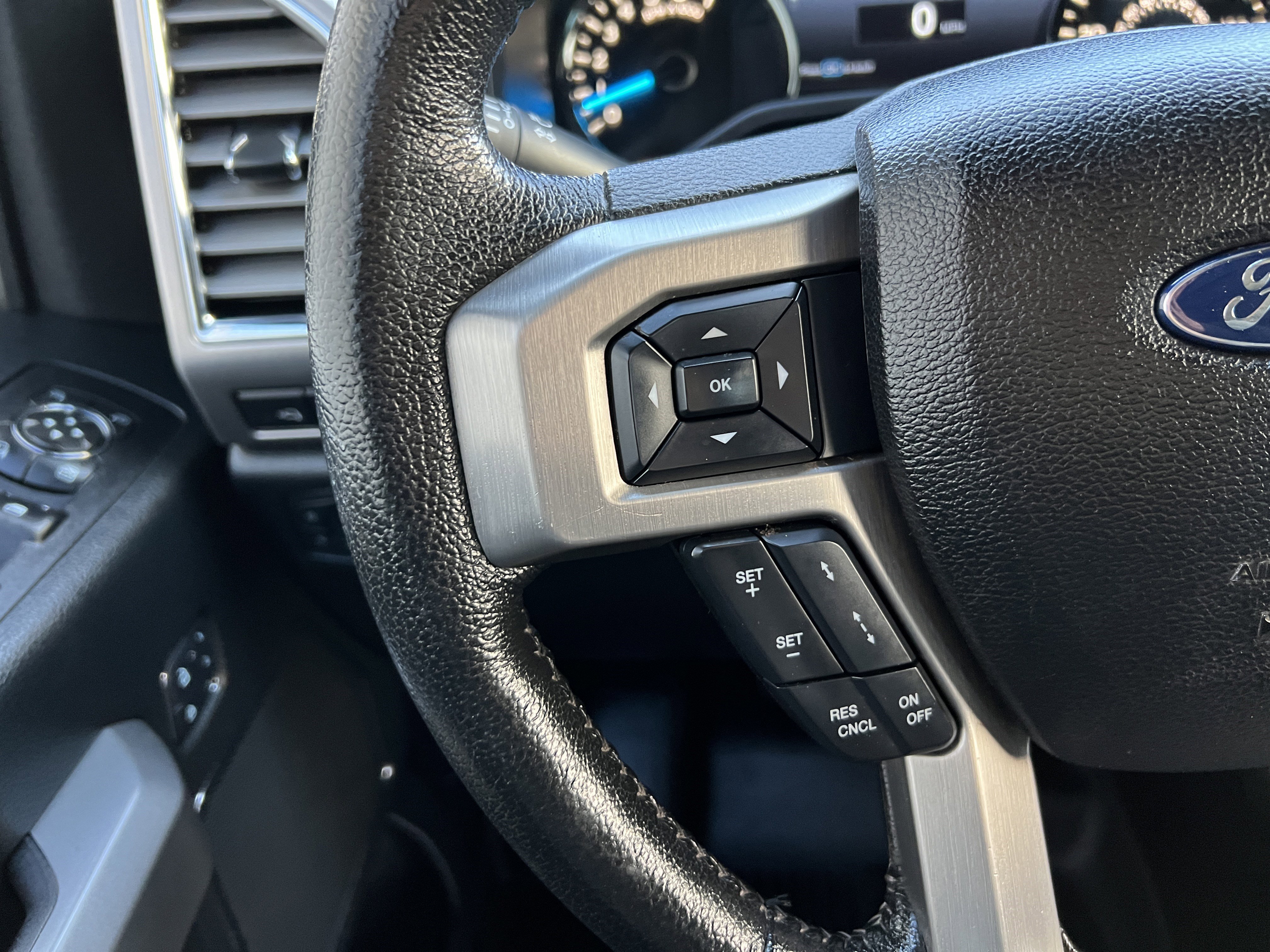 Used 2015 Ford F150 Platinum w/ Equipment Group 701A Luxury AWD/4WD image 24