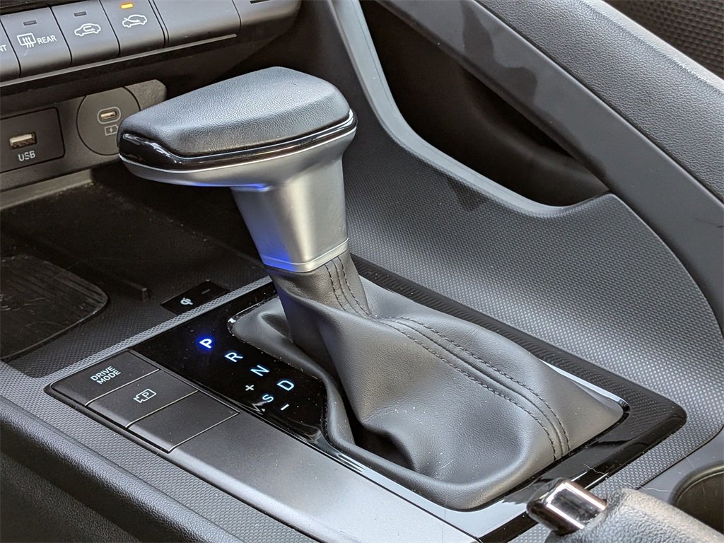 Certified 2025 Hyundai Elantra Sport w/ Cargo Package image 12