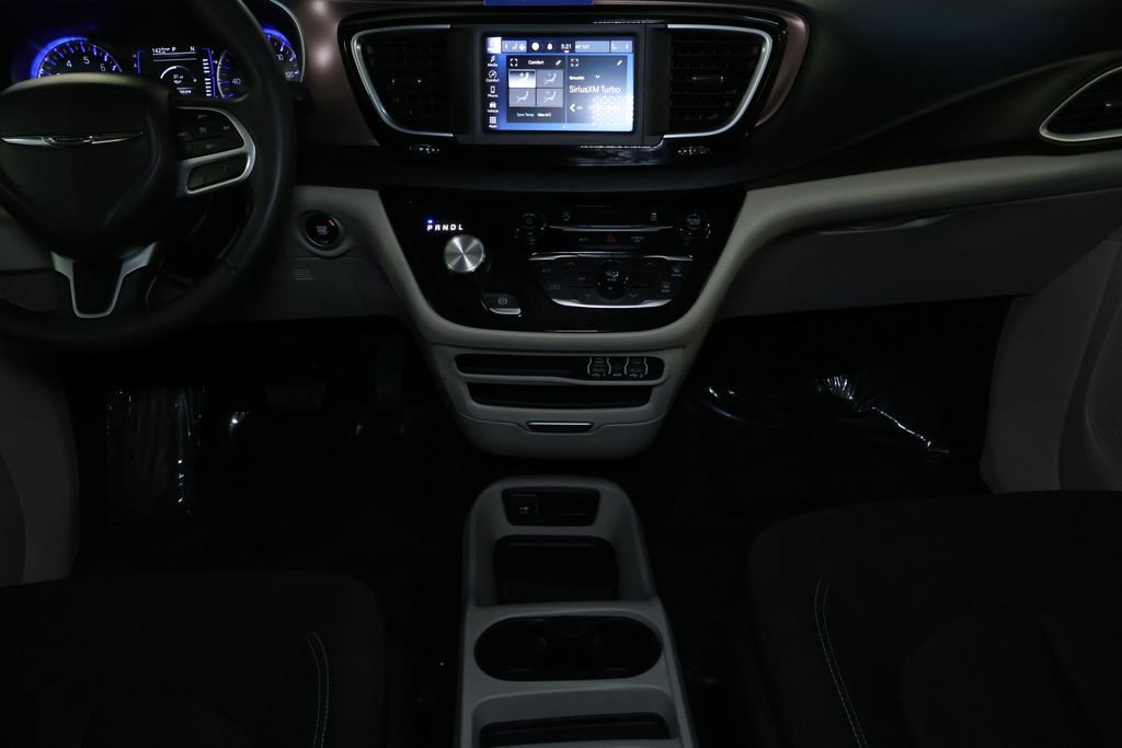 Used 2023 Chrysler Voyager LX image 19