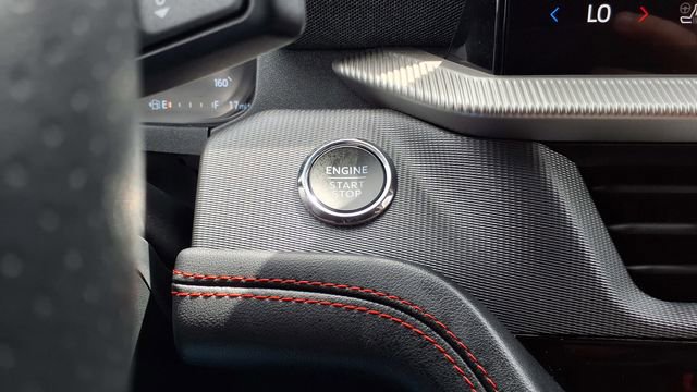 Used 2025 Ford Explorer ST-Line w/ ST-Line Street Pack image 33