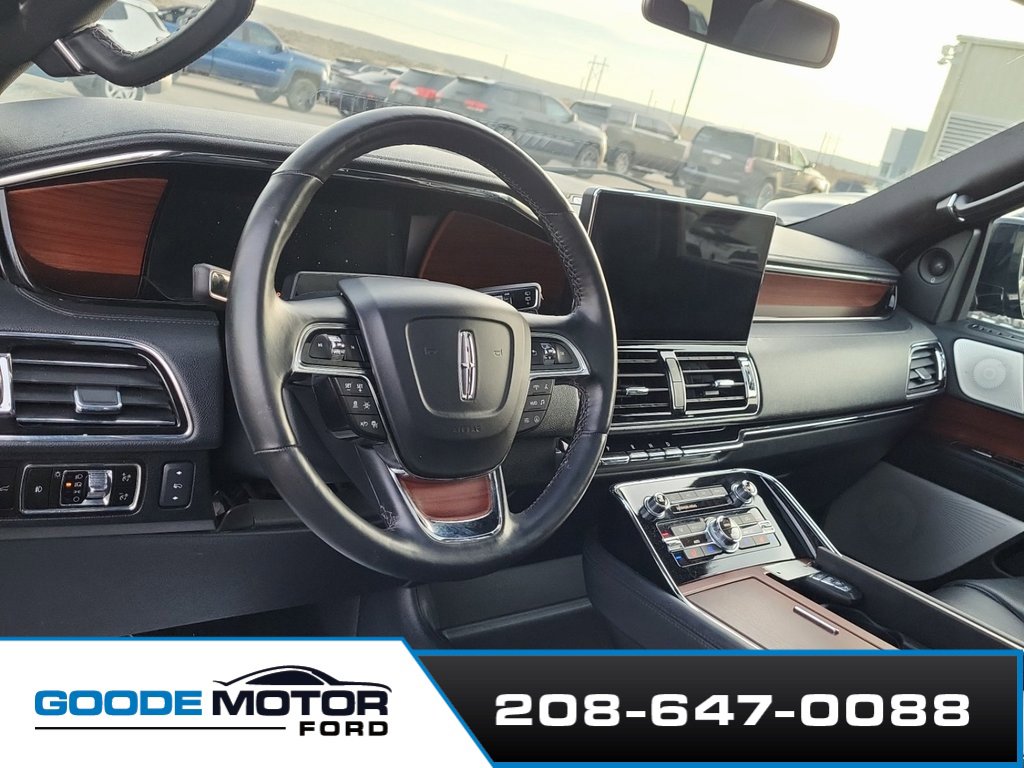 Used 2023 Lincoln Navigator Reserve image 11