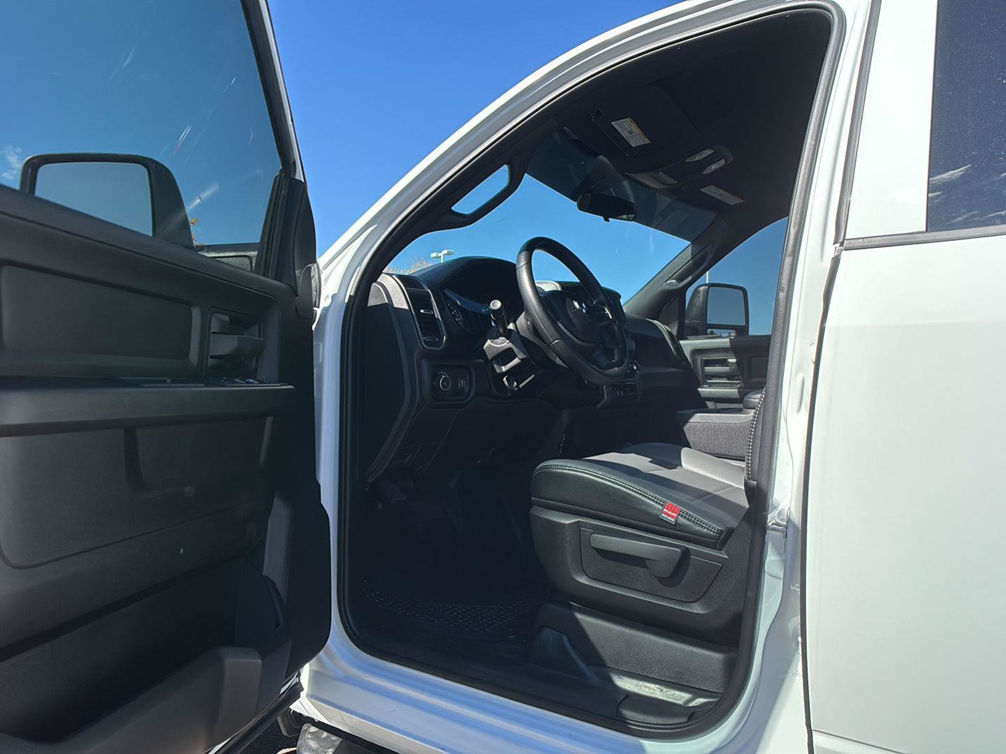 Used 2024 RAM 3500 Tradesman w/ Chrome Appearance Group AWD/4WD image 39