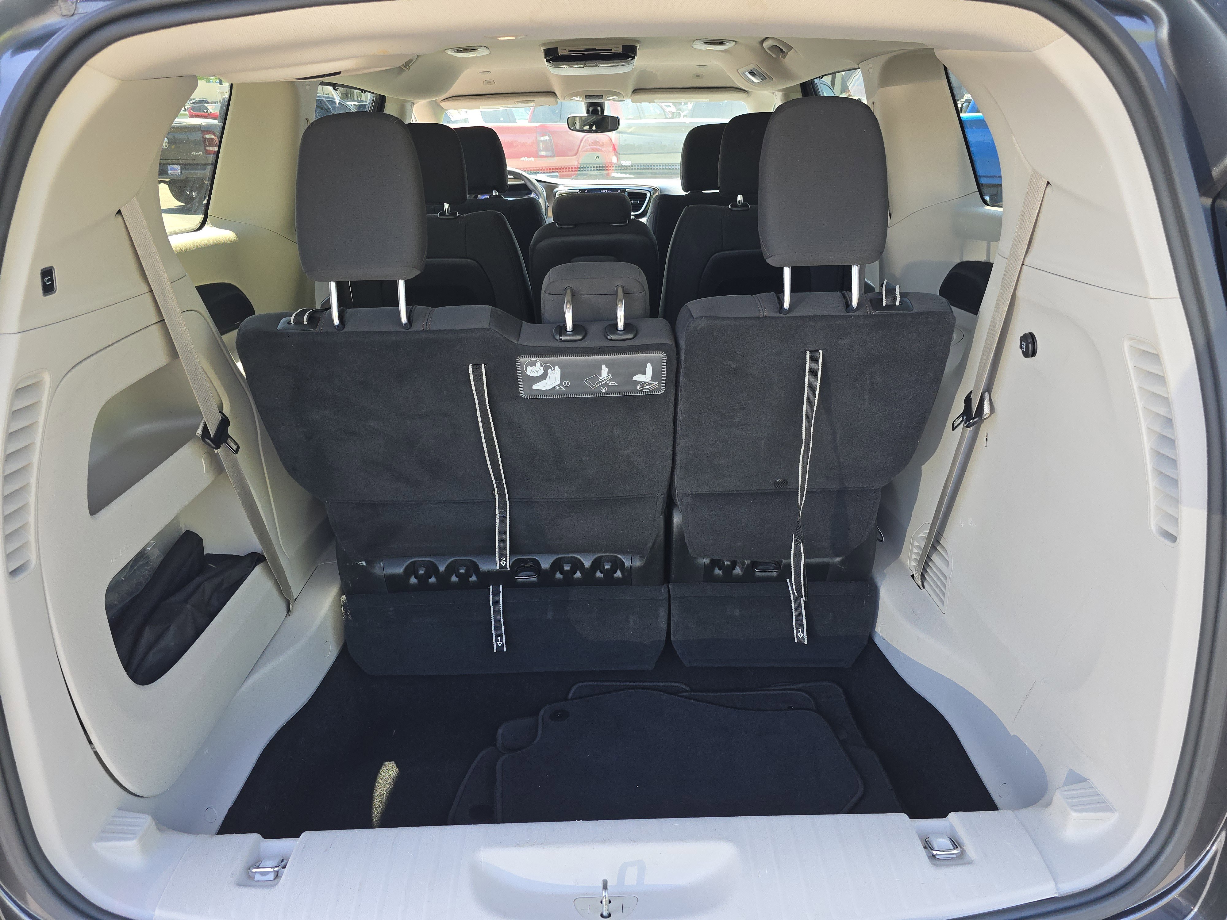 Used 2019 Chrysler Pacifica Touring Plus w/ Tire & Wheel Group FWD image 19