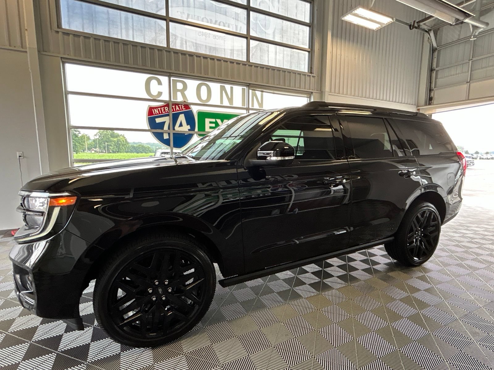 New 2026 Ford Expedition Platinum w/ Stealth Performance Package AWD/4WD image 3