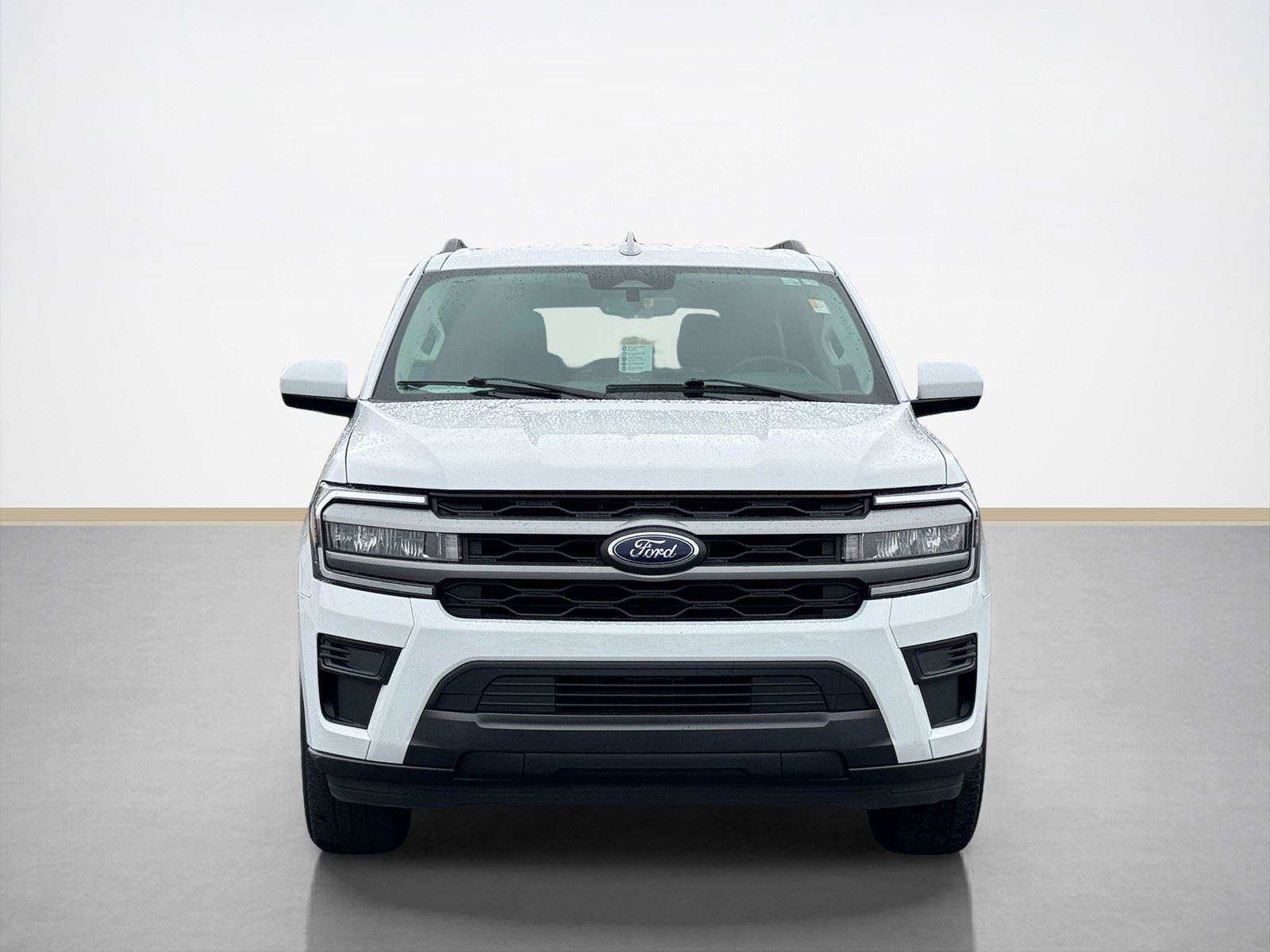 Used 2024 Ford Expedition XLT AWD/4WD image 2