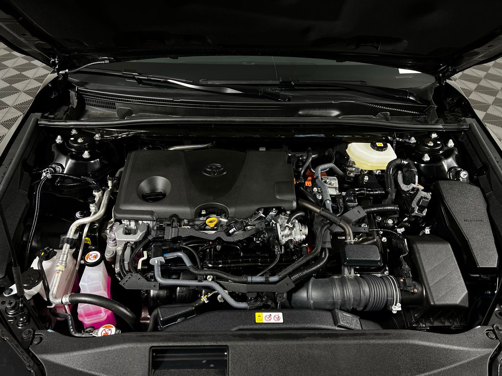 Used 2025 Toyota Camry LE image 9