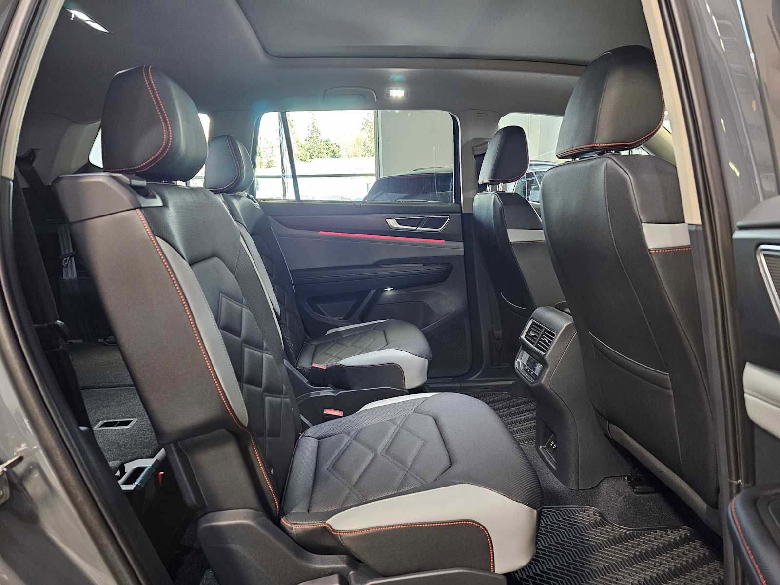 Used 2026 Volkswagen Atlas Peak Edition AWD/4WD image 12