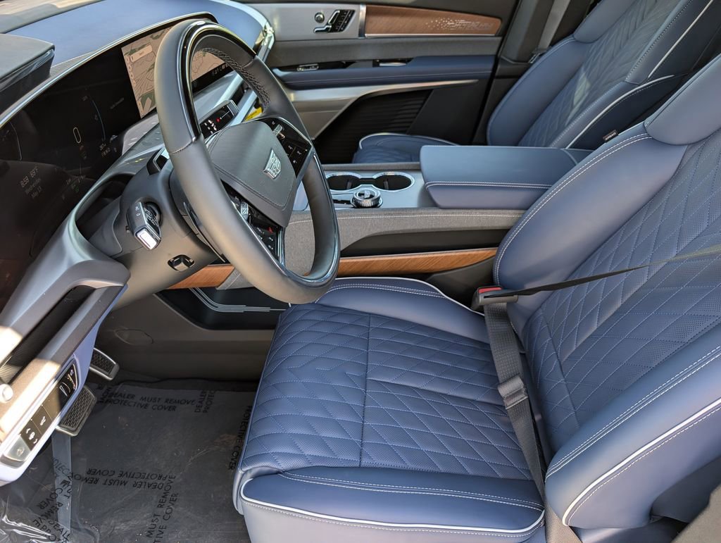New 2026 Cadillac Vistiq Premium Luxury w/ LPO, Floor Liner Package AWD/4WD image 11