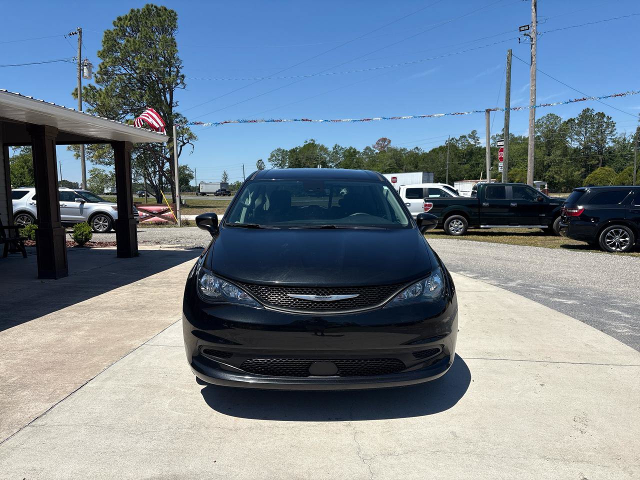 Used 2023 Chrysler Voyager LX FWD image 2