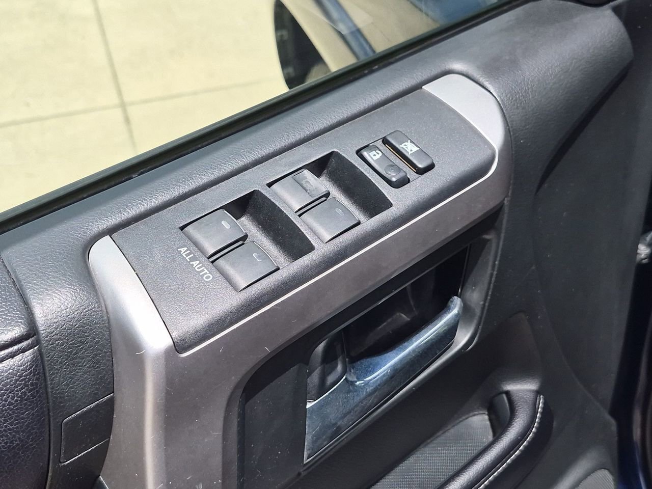 Used 2017 Toyota 4Runner SR5 RWD image 9