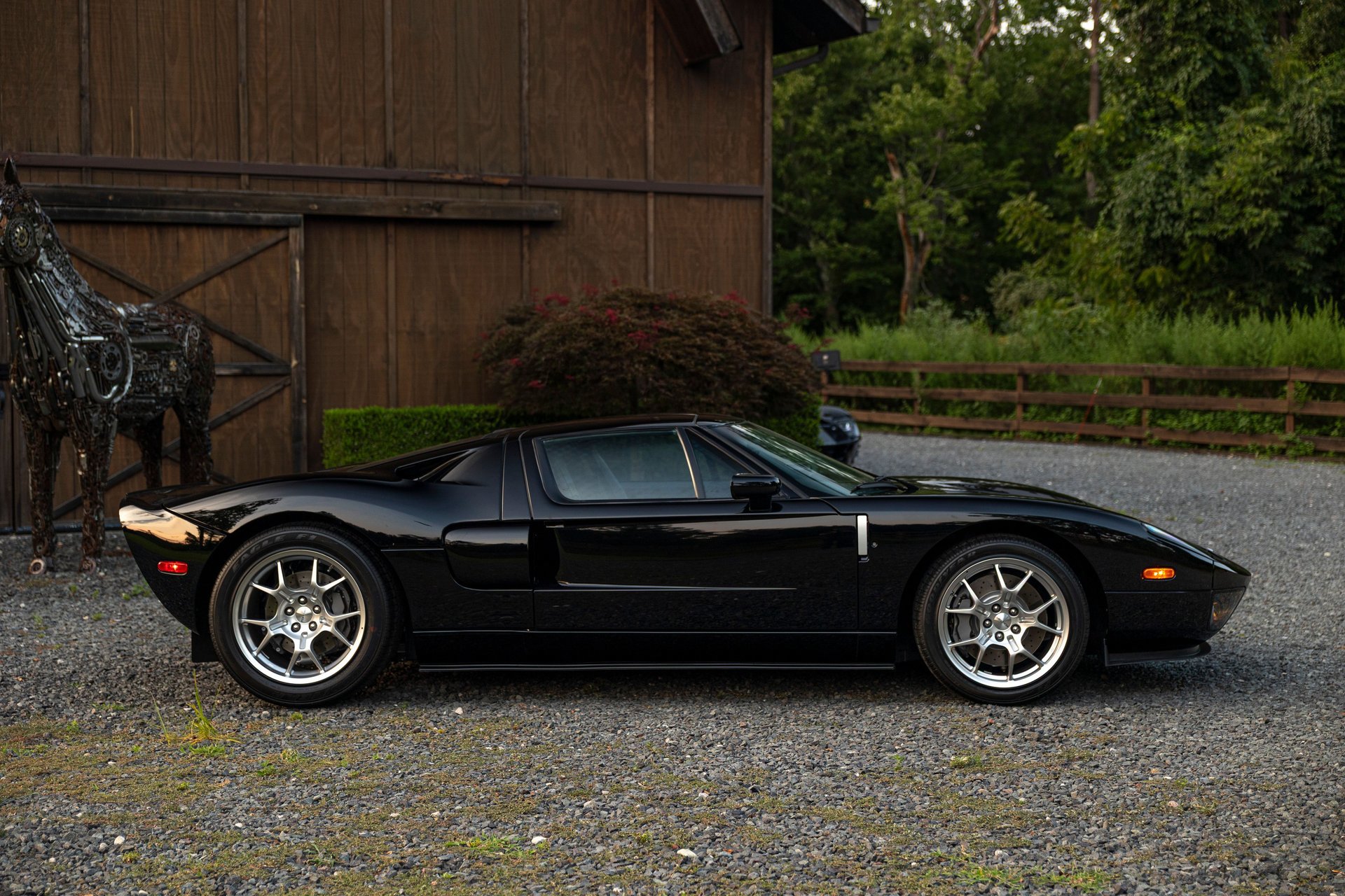 Used 2006 Ford GT RWD image 21