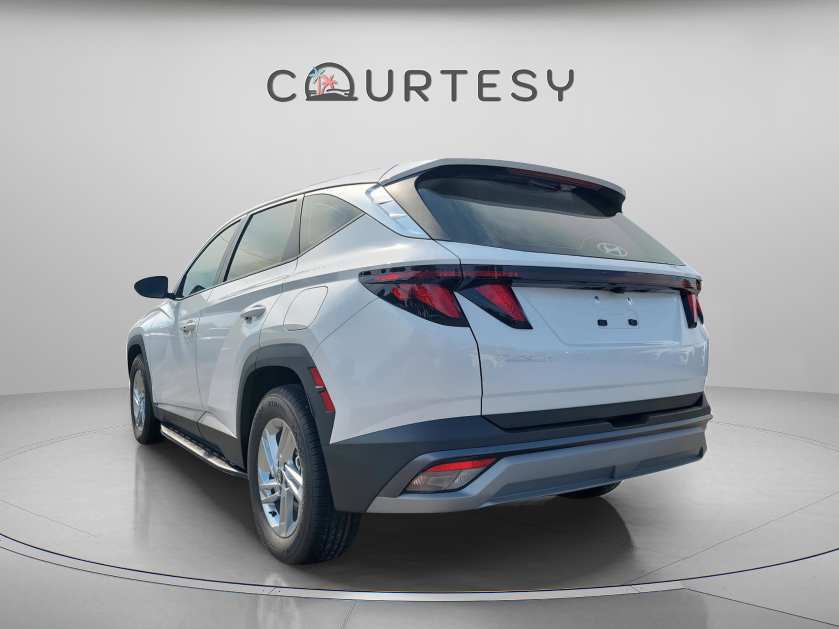 New 2026 Hyundai Tucson SE image 3