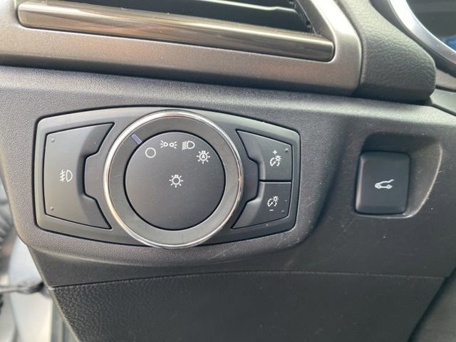 Used 2017 Ford Fusion SE w/ Fusion SE Technology Package image 13