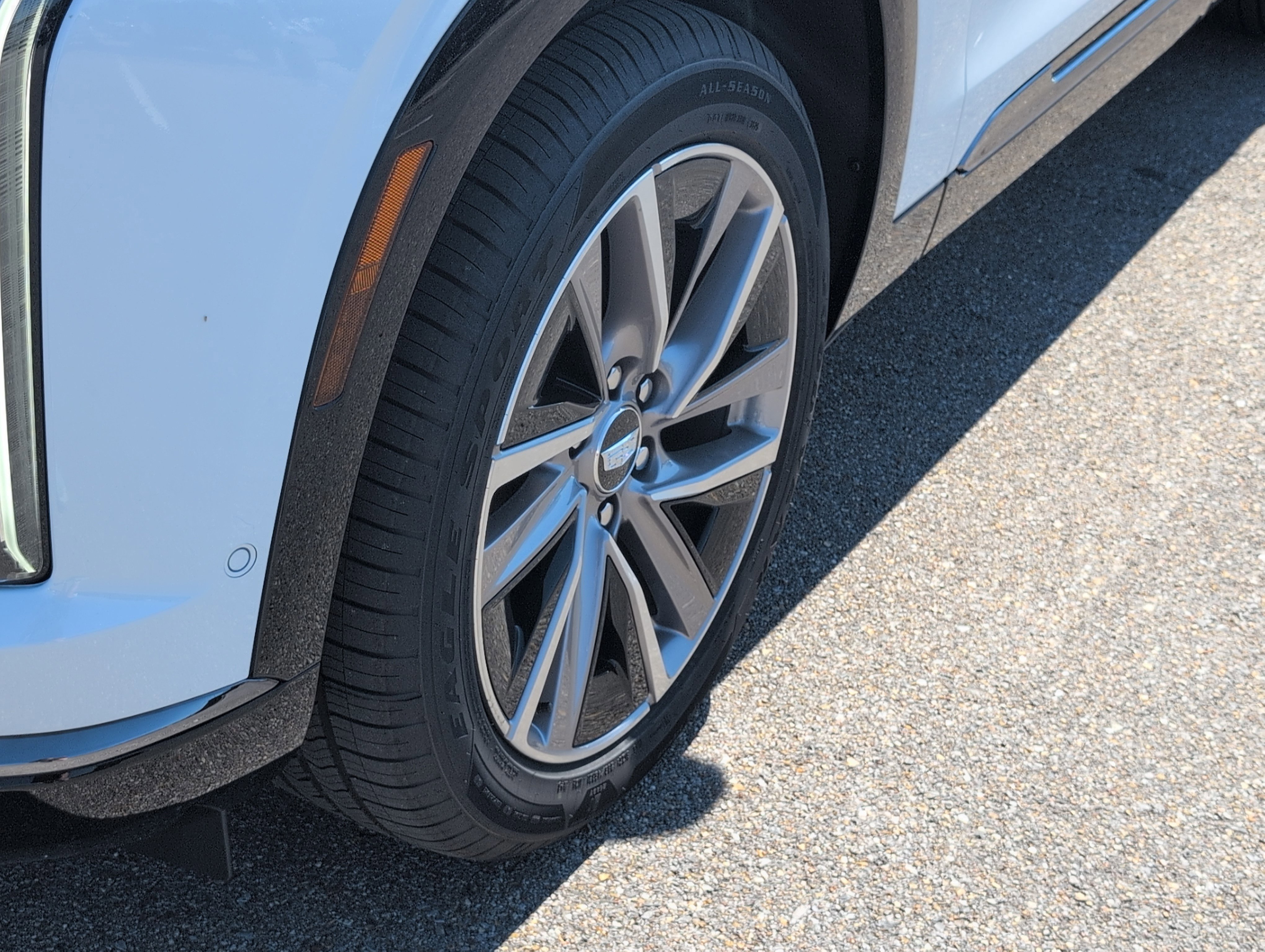 New 2026 Cadillac Vistiq Sport image 32